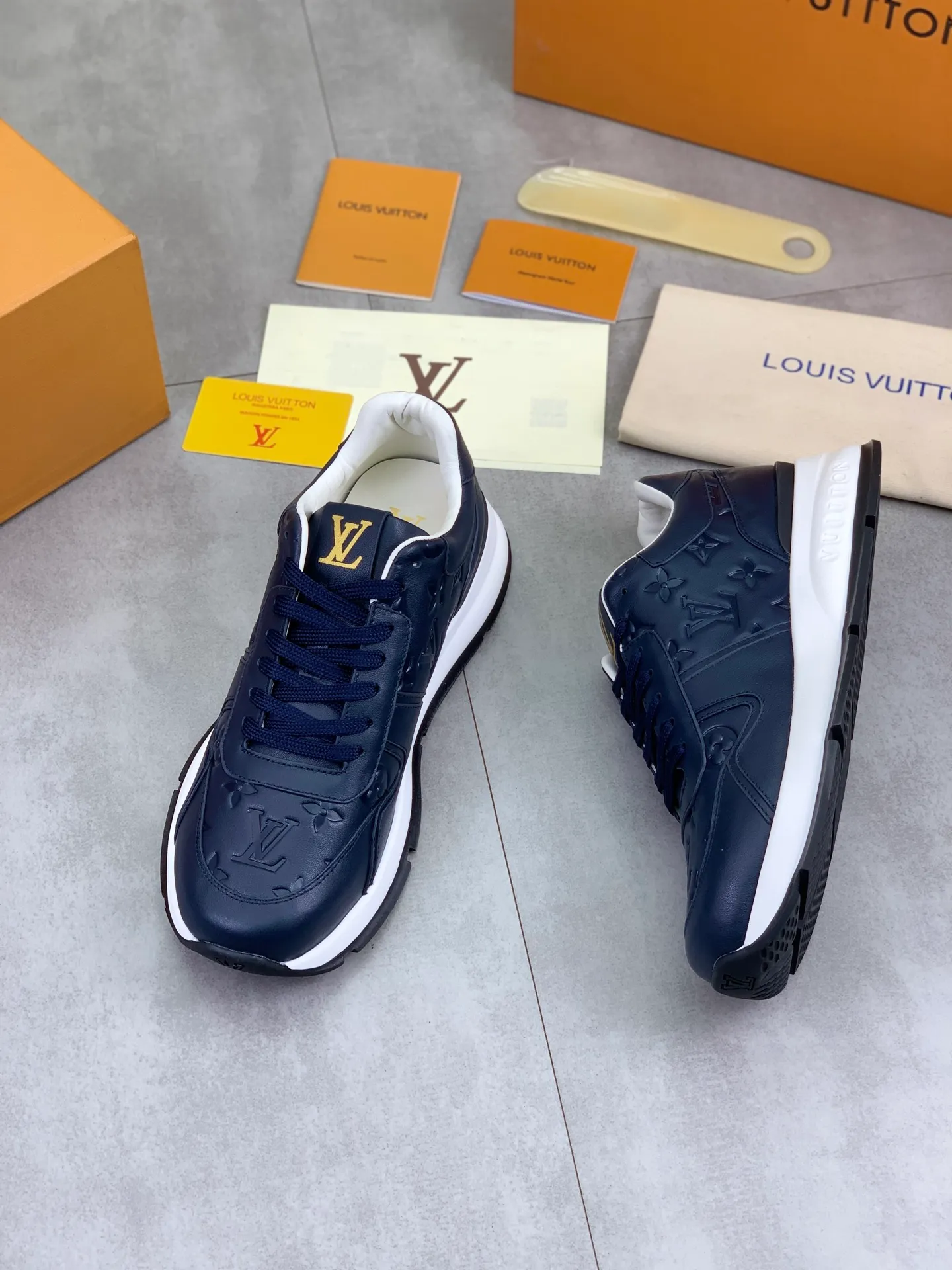 Factory price P820 💶 Top version [LOUIS VUITTON] counter series (original order) new style 🍀LV Louis Vuitton - top version LV classic high-top trendy shoes! Made of imported original craft calfskin, original breathable lining, and original wear-resistant, lightweight, high-end TPU outsole! High quality products! 3️⃣ colors available, size: men’s 39-44 (38 45 customized)